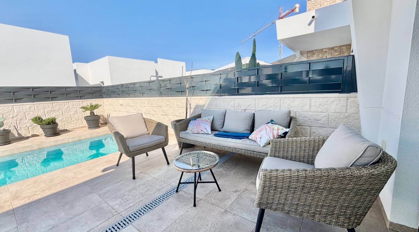 Resale - Villa  - Benijofar - Alicante