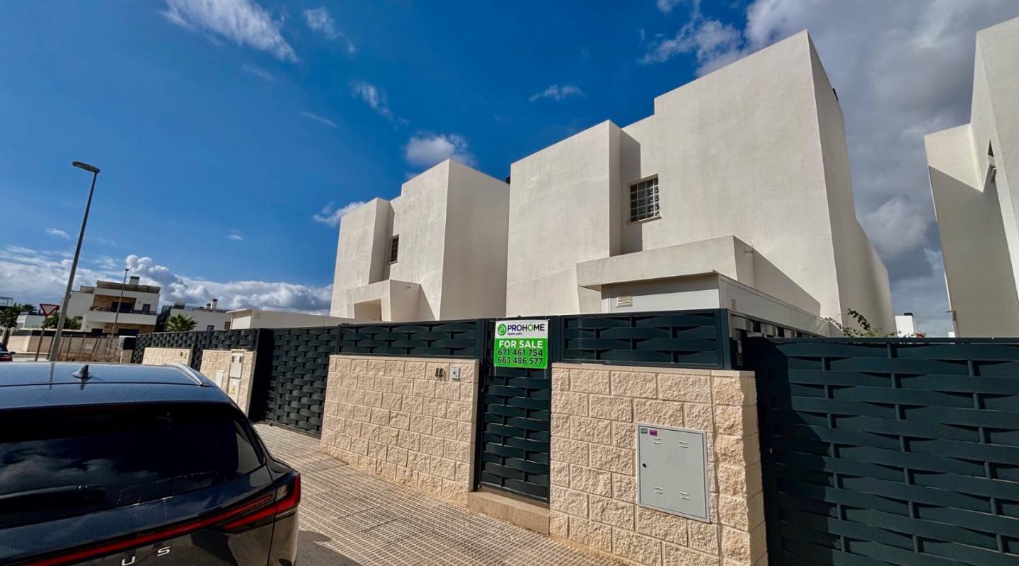 Resale - Villa  - Benijofar - Alicante