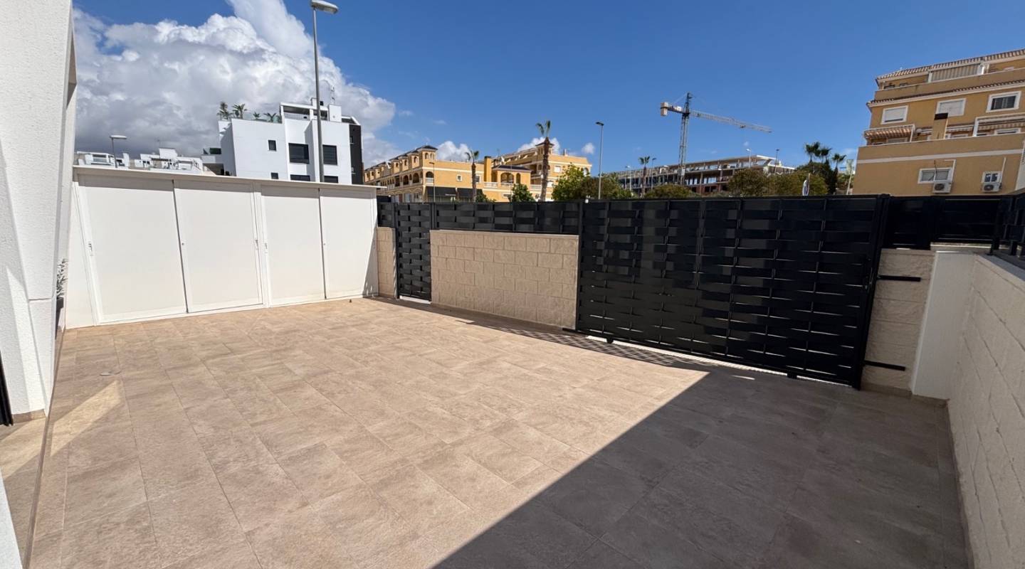 Resale - Villa  - Benijofar - Alicante