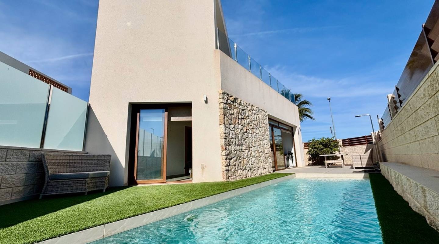 Resale - Villa  - Benijofar - Alicante