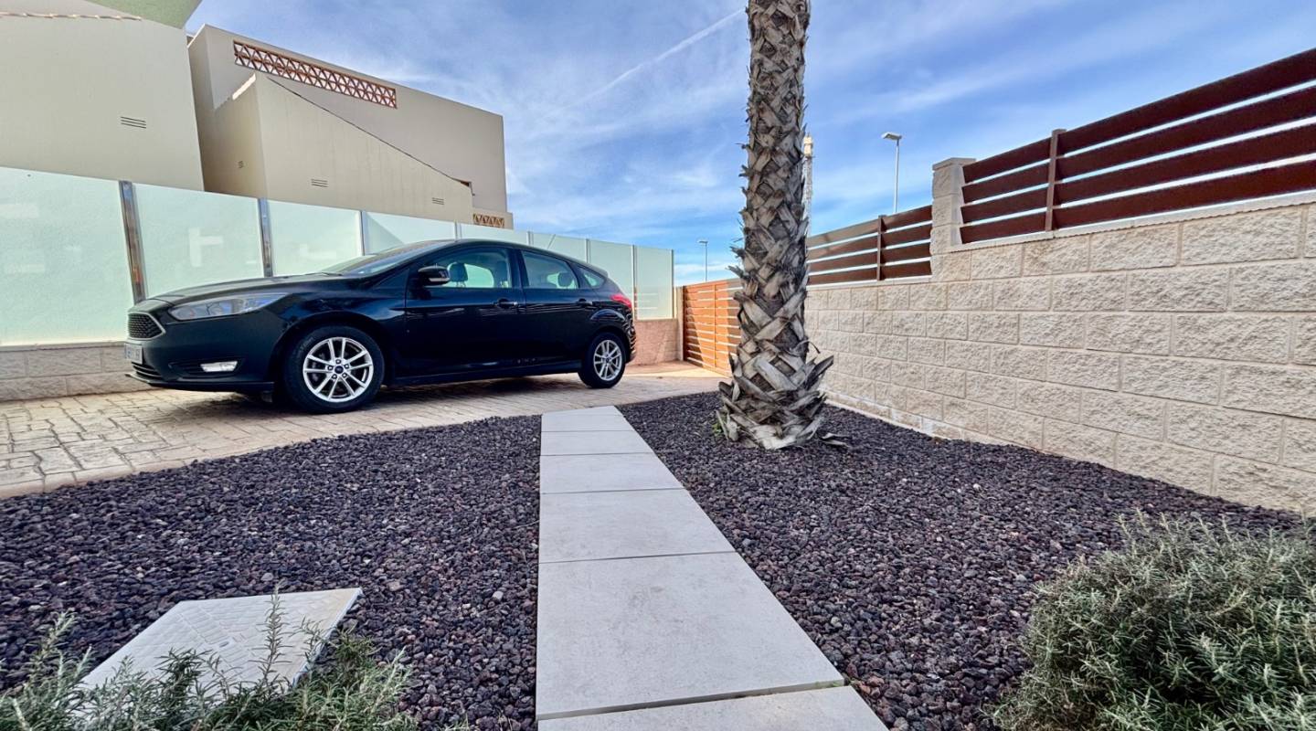 Resale - Villa  - Benijofar - Alicante