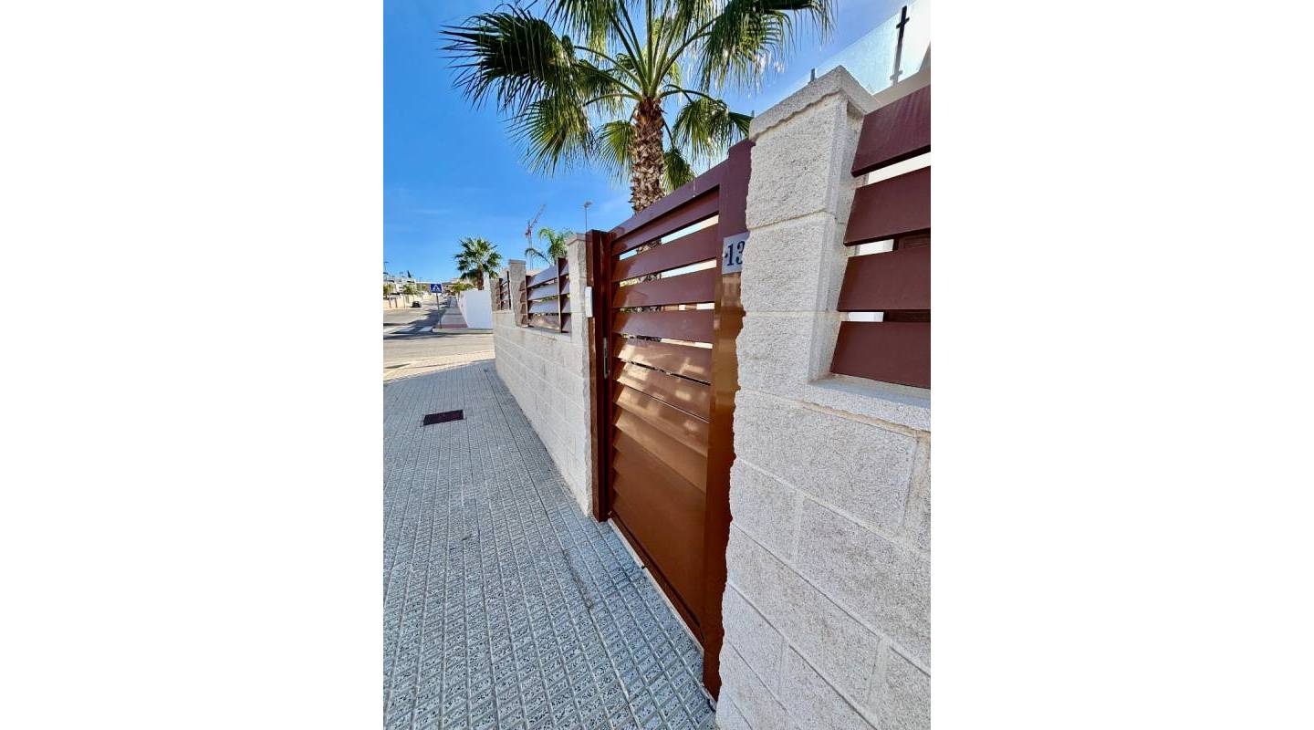 Resale - Villa  - Benijofar - Alicante