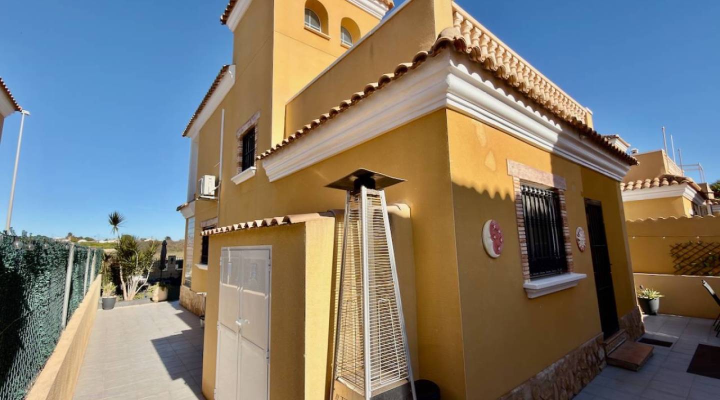 Resale - Villa  - El Raso - El Raso, Guardamar