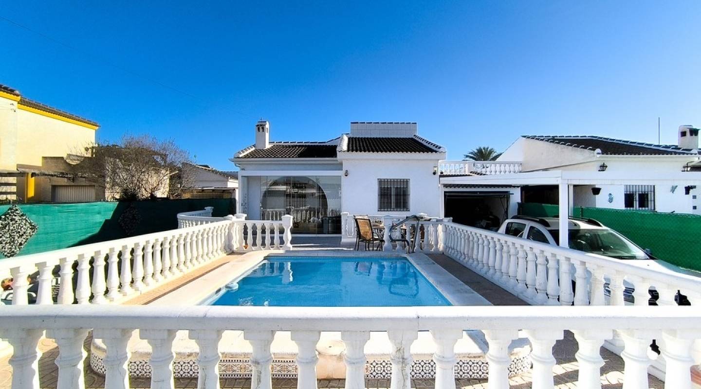 Resale - Villa  - Torrevieja - San Luis - Chaparal