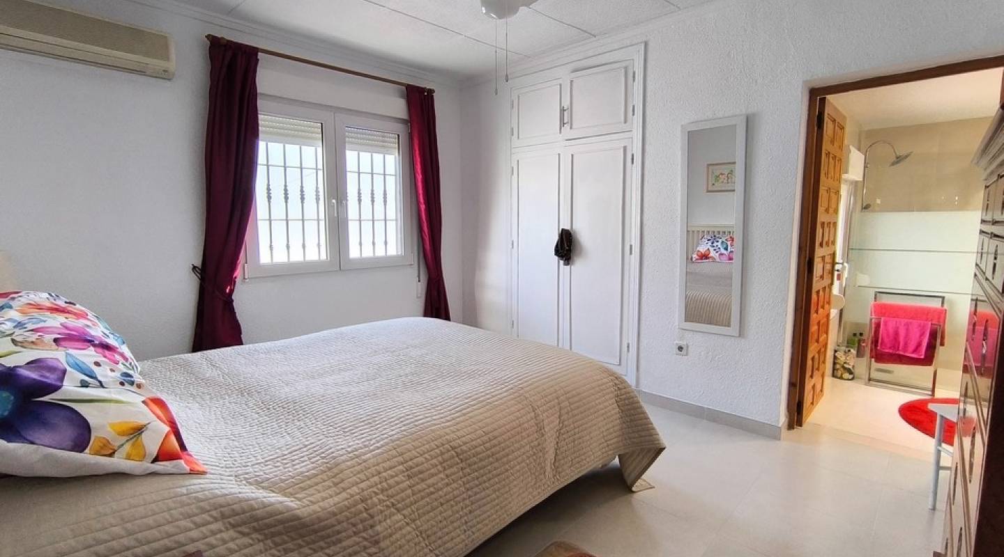 Resale - Villa  - Torrevieja - San Luis - Chaparal