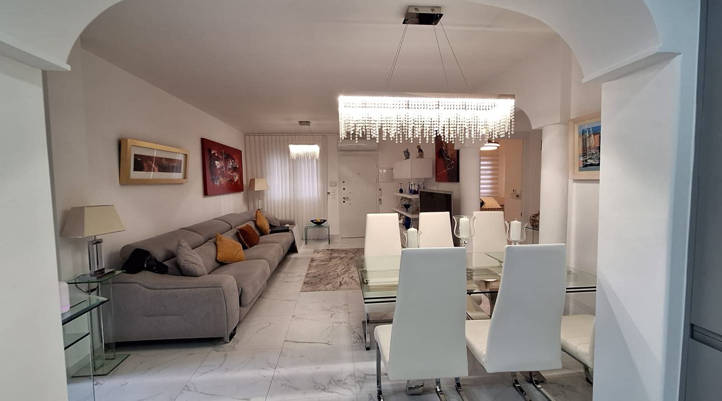 Resale - Villa  - Guardamar del Segura - El Raso, Guardamar