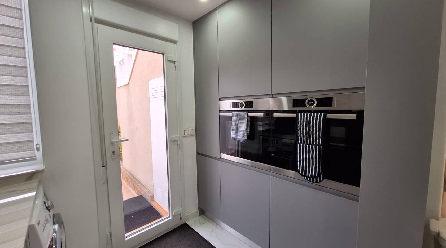 Resale - Villa  - Guardamar del Segura - El Raso, Guardamar