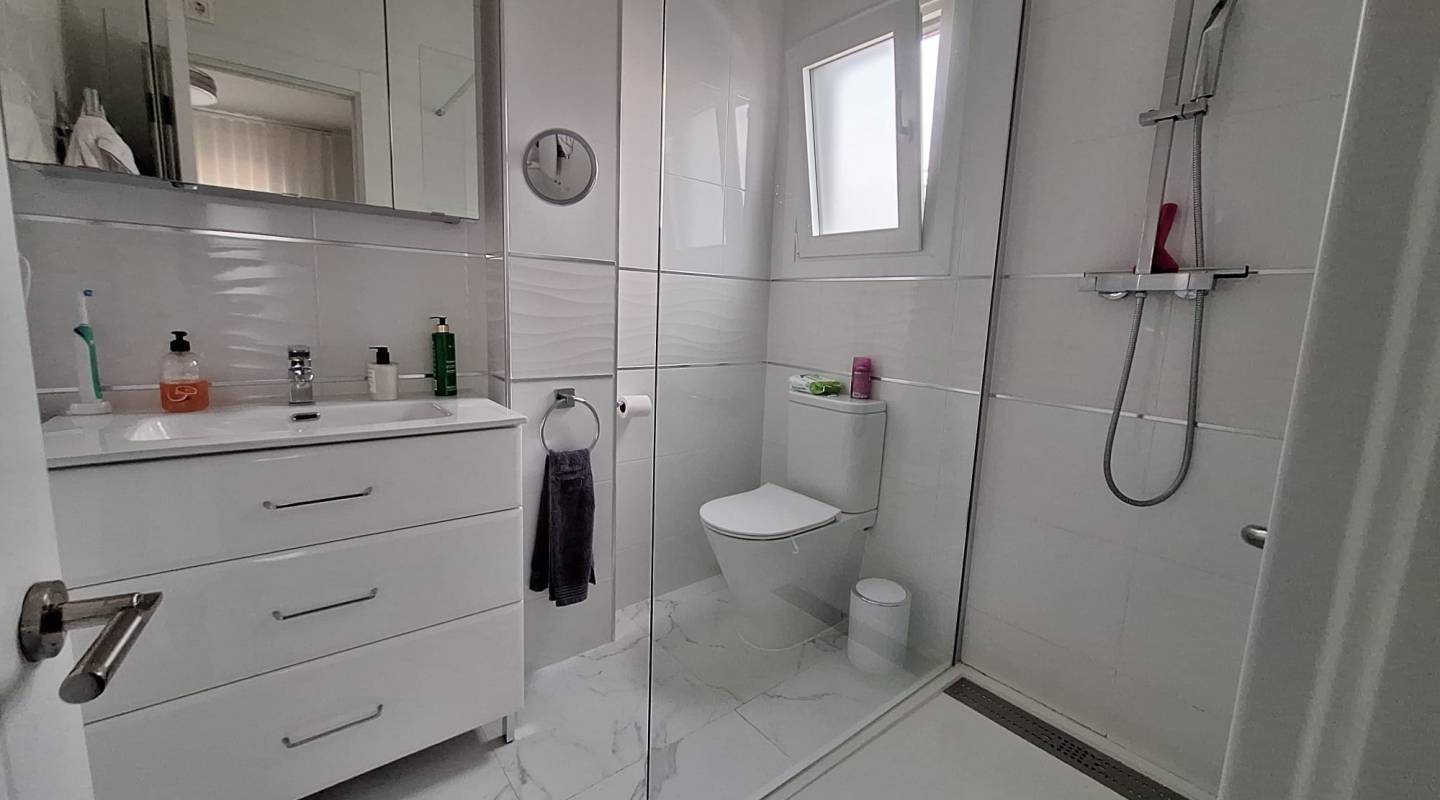 Resale - Villa  - Guardamar del Segura - El Raso, Guardamar