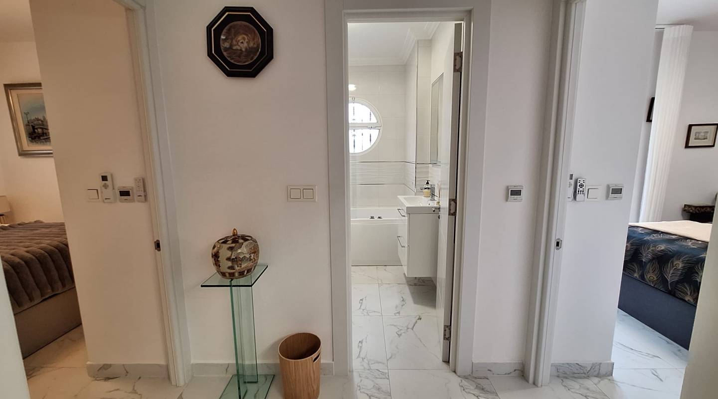 Resale - Villa  - Guardamar del Segura - El Raso, Guardamar