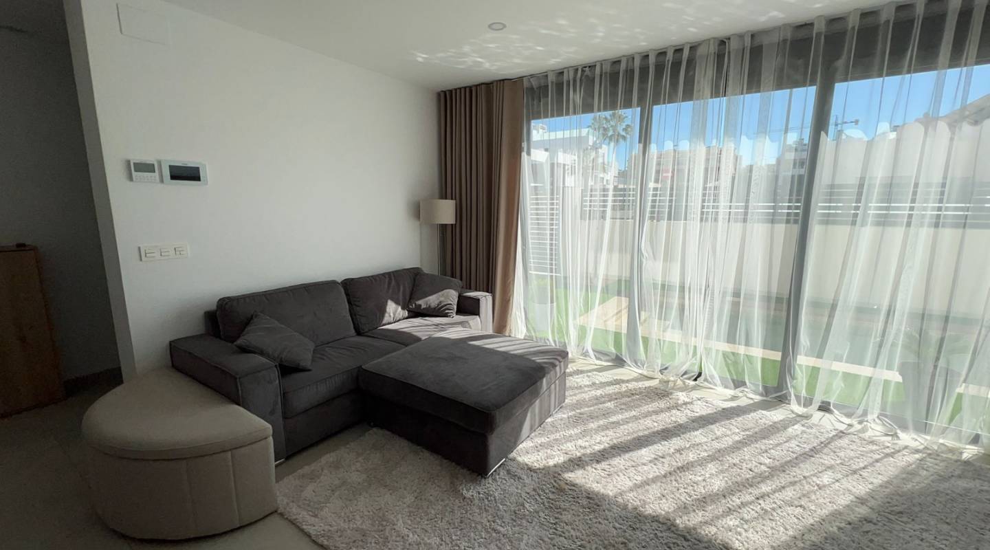 Resale - Villa  - Alicante - Benijofar