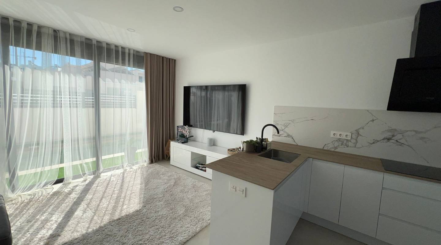 Resale - Villa  - Alicante - Benijofar