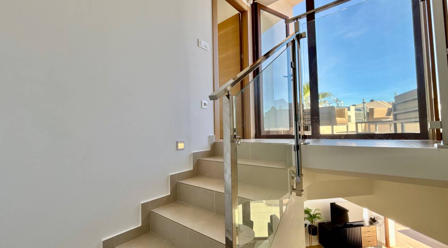 Resale - Villa  - Benijofar - Alicante