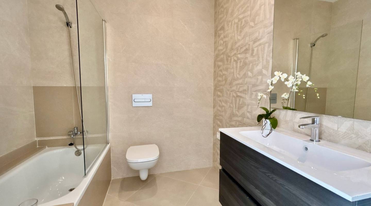 Resale - Villa  - Benijofar - Alicante