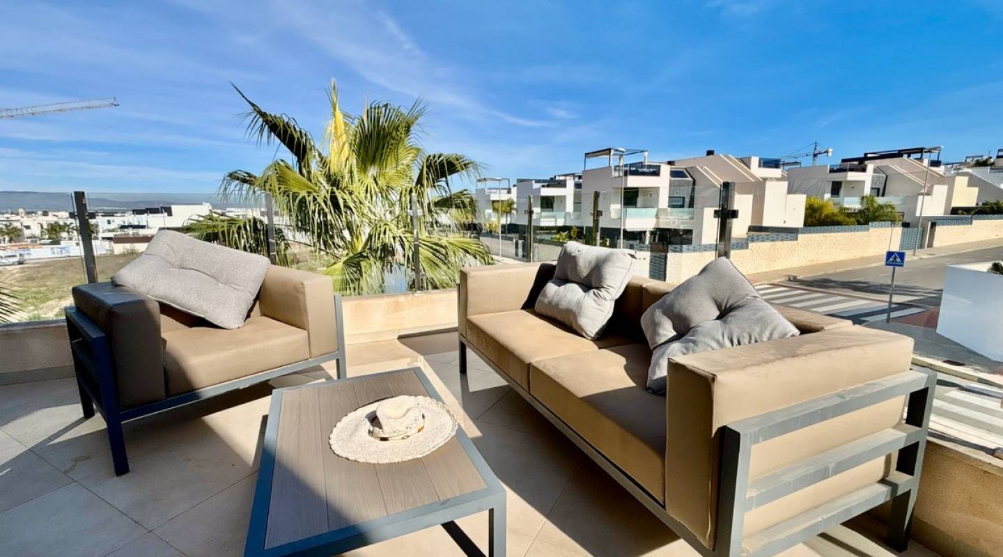 Resale - Villa  - Benijofar - Alicante