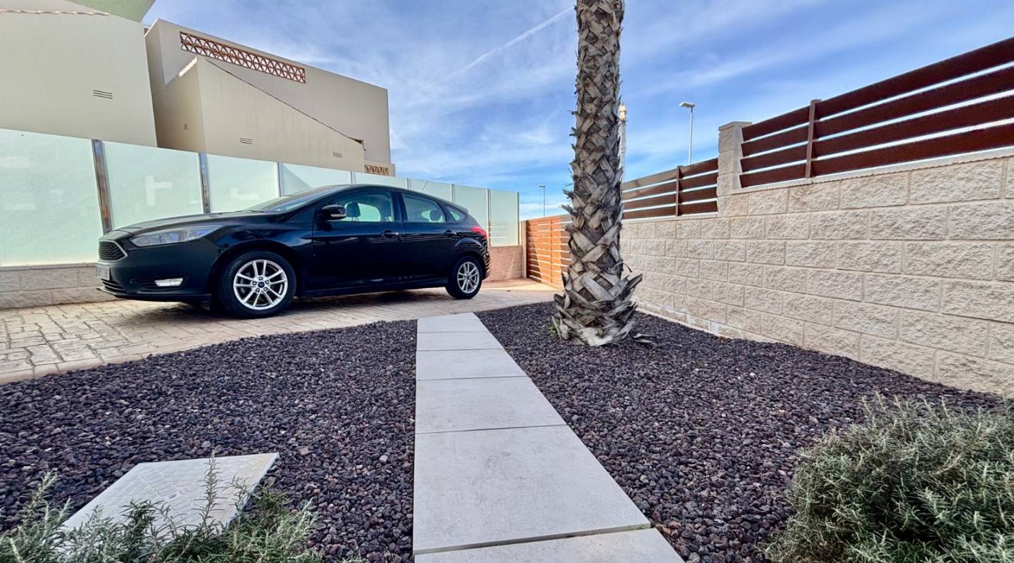 Resale - Villa  - Benijofar - Alicante