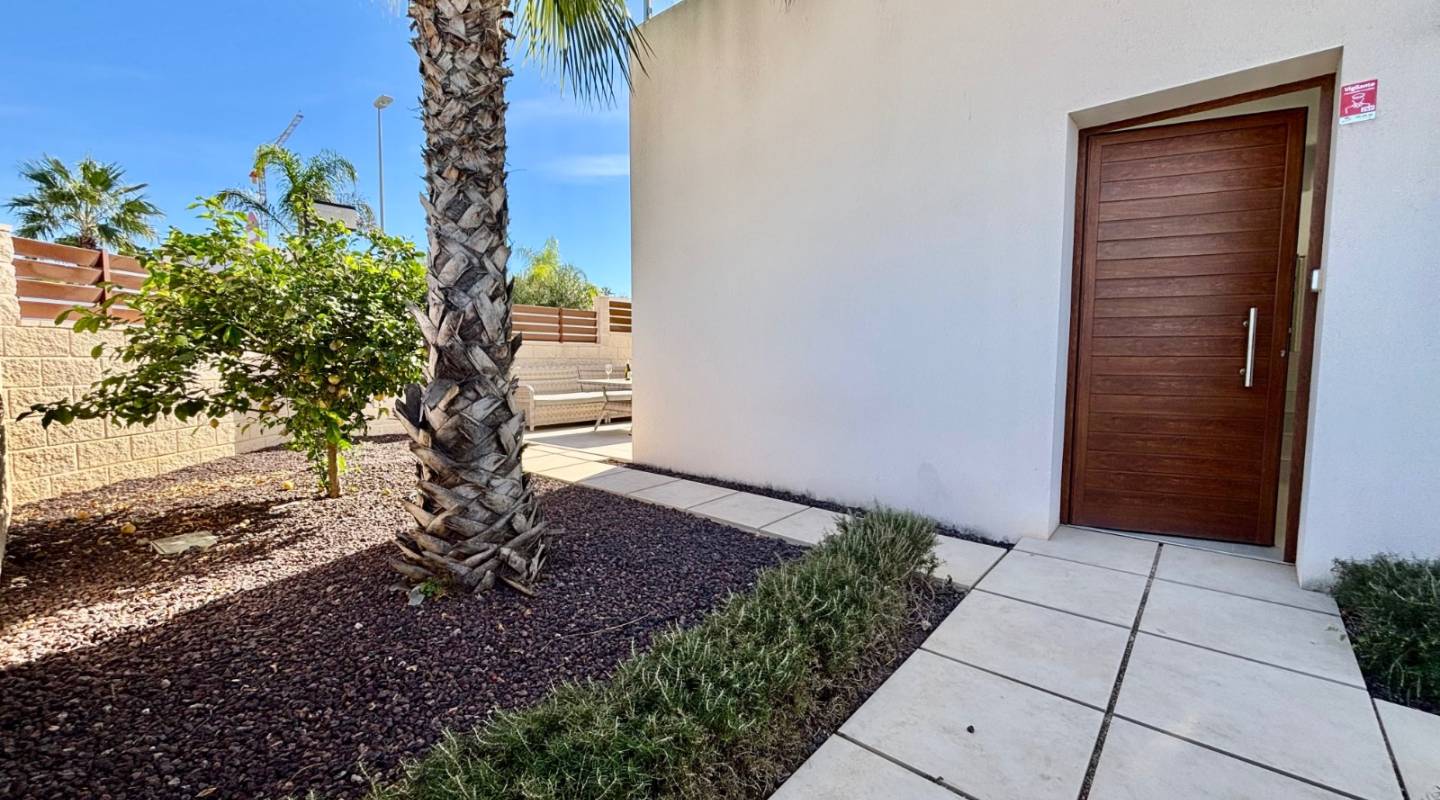 Resale - Villa  - Benijofar - Alicante