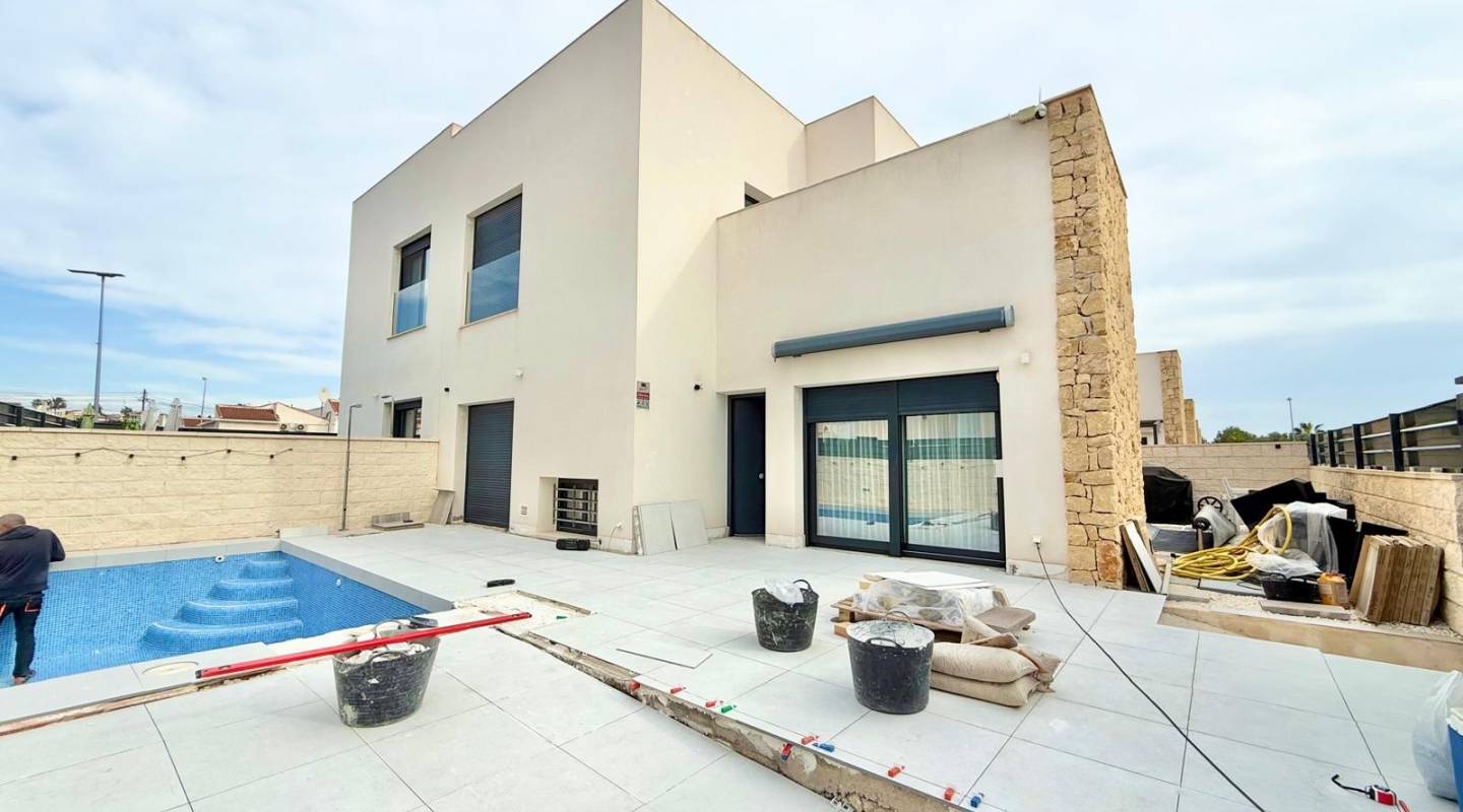 Resale - Semi Detached - Ciudad Quesada