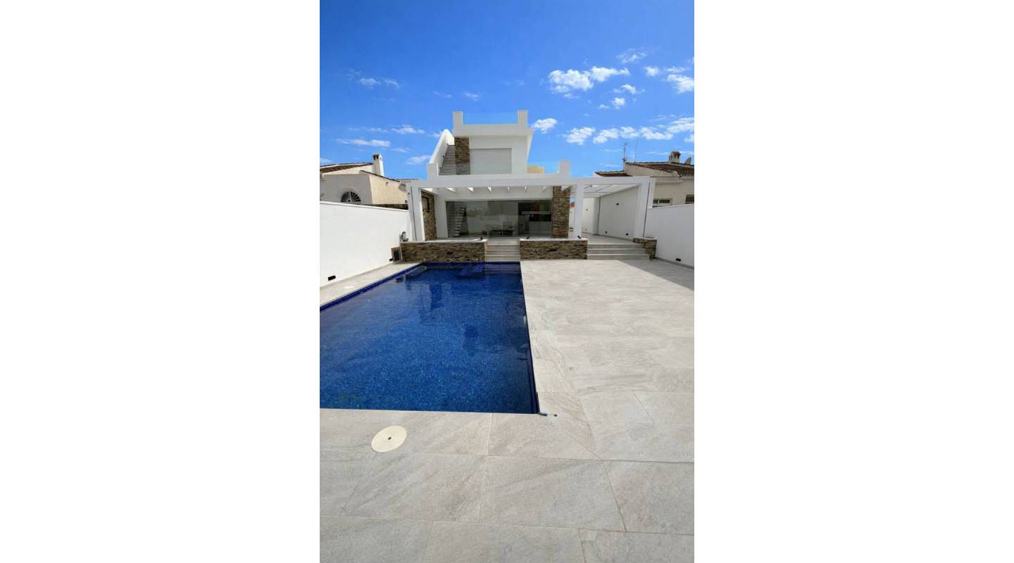 Resale - Villa  - Torrevieja - La Siesta
