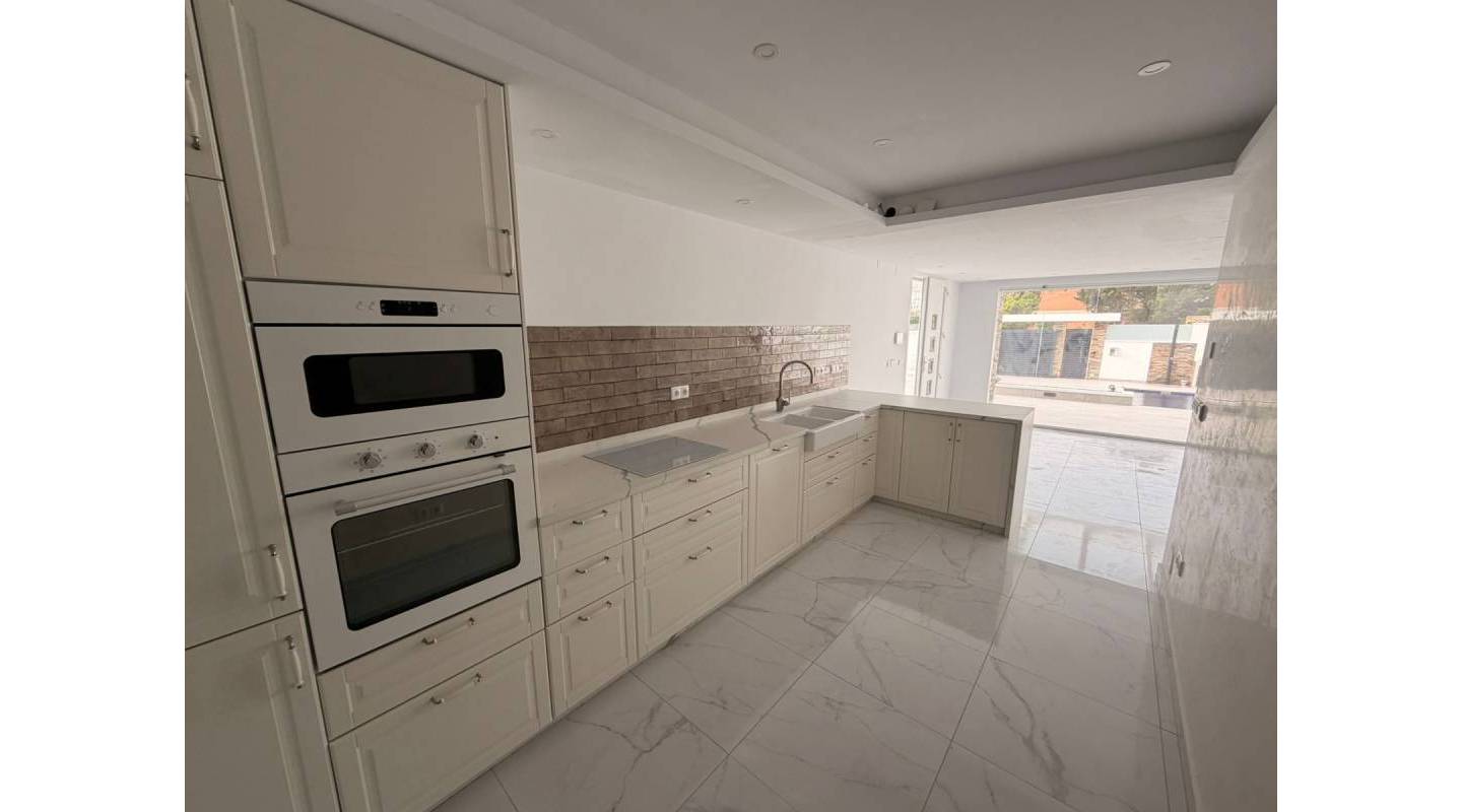 Resale - Villa  - Torrevieja - La Siesta