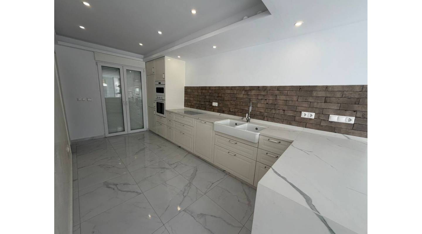 Resale - Villa  - Torrevieja - La Siesta