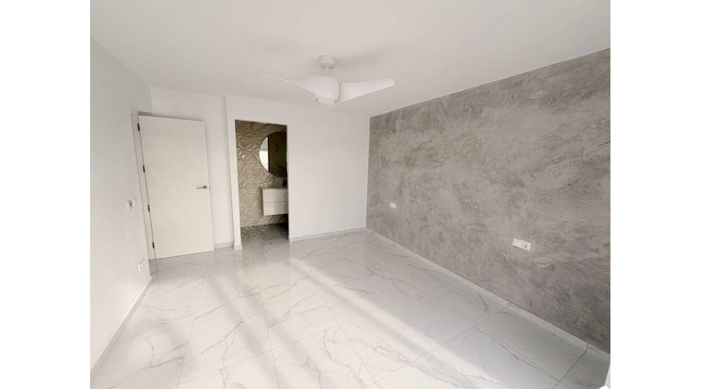 Resale - Villa  - Torrevieja - La Siesta