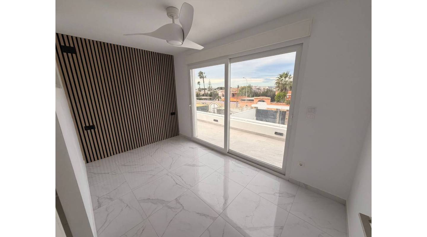 Resale - Villa  - Torrevieja - La Siesta