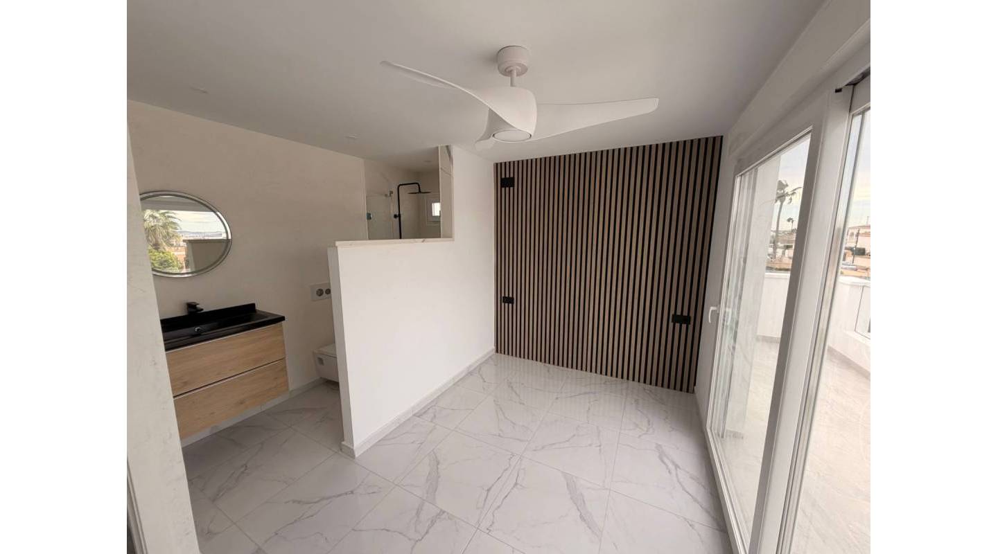 Resale - Villa  - Torrevieja - La Siesta