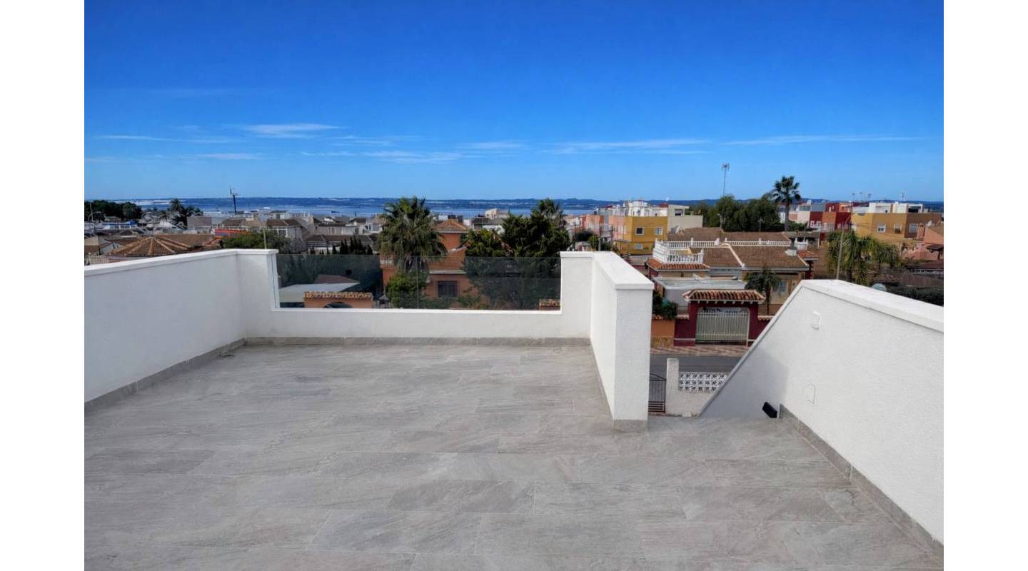 Resale - Villa  - Torrevieja - La Siesta