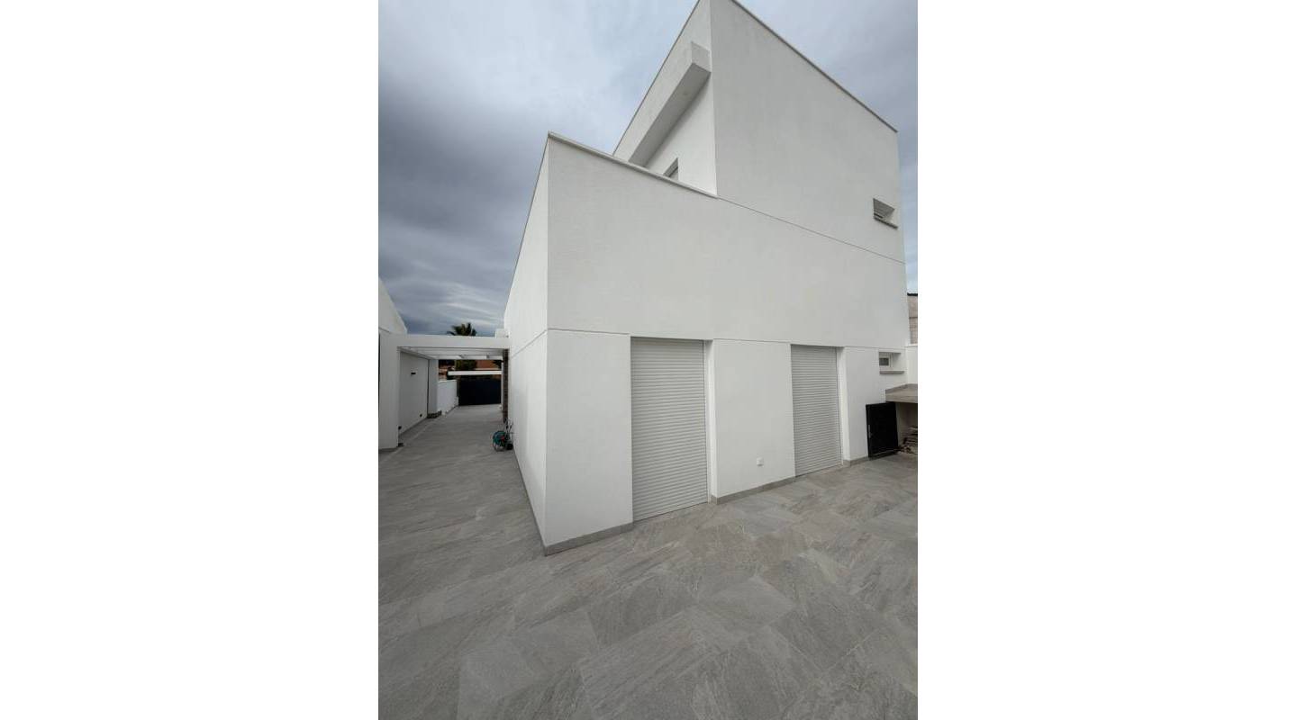 Resale - Villa  - Torrevieja - La Siesta