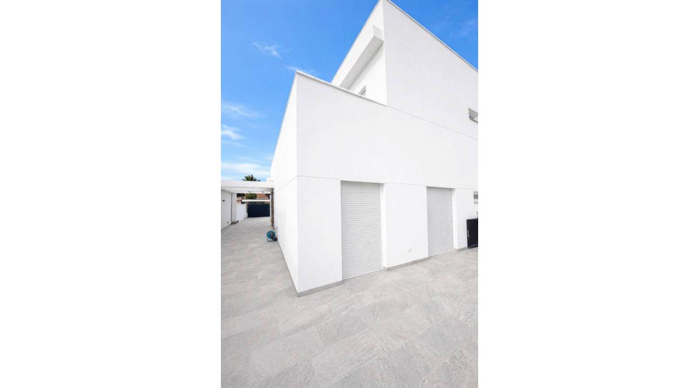 Resale - Villa  - Torrevieja - La Siesta