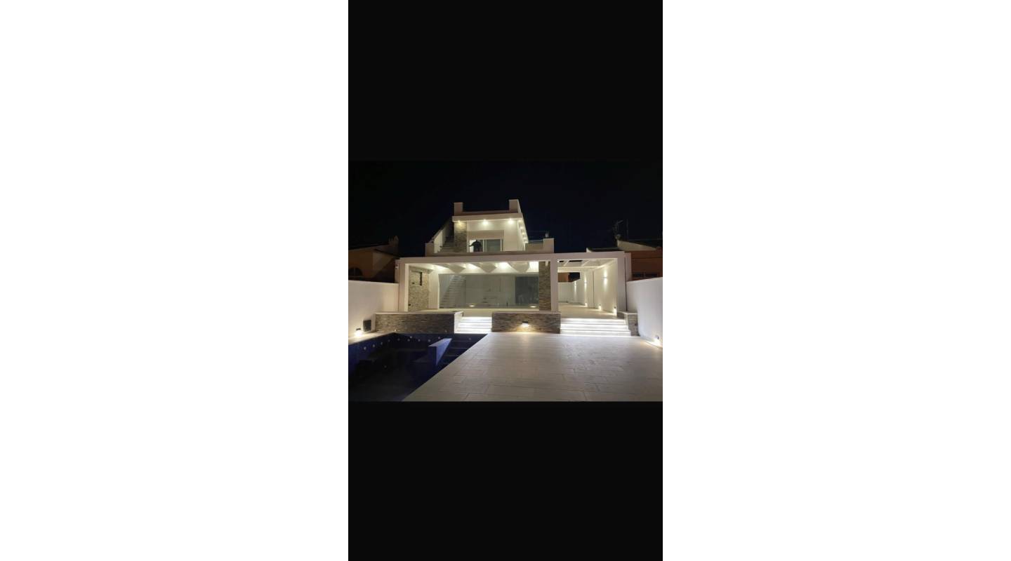 Resale - Villa  - Torrevieja - La Siesta