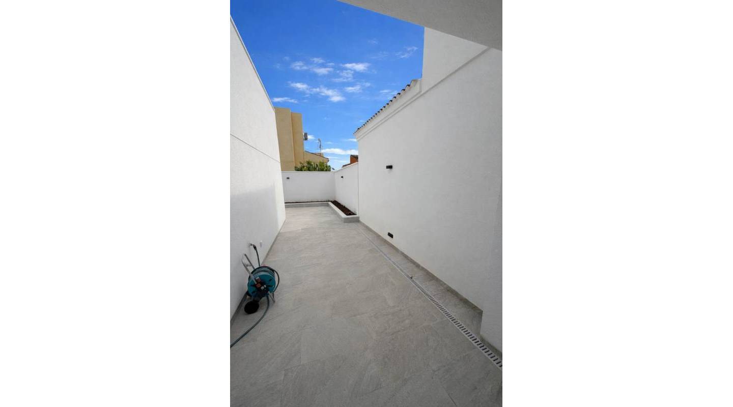 Resale - Villa  - Torrevieja - La Siesta