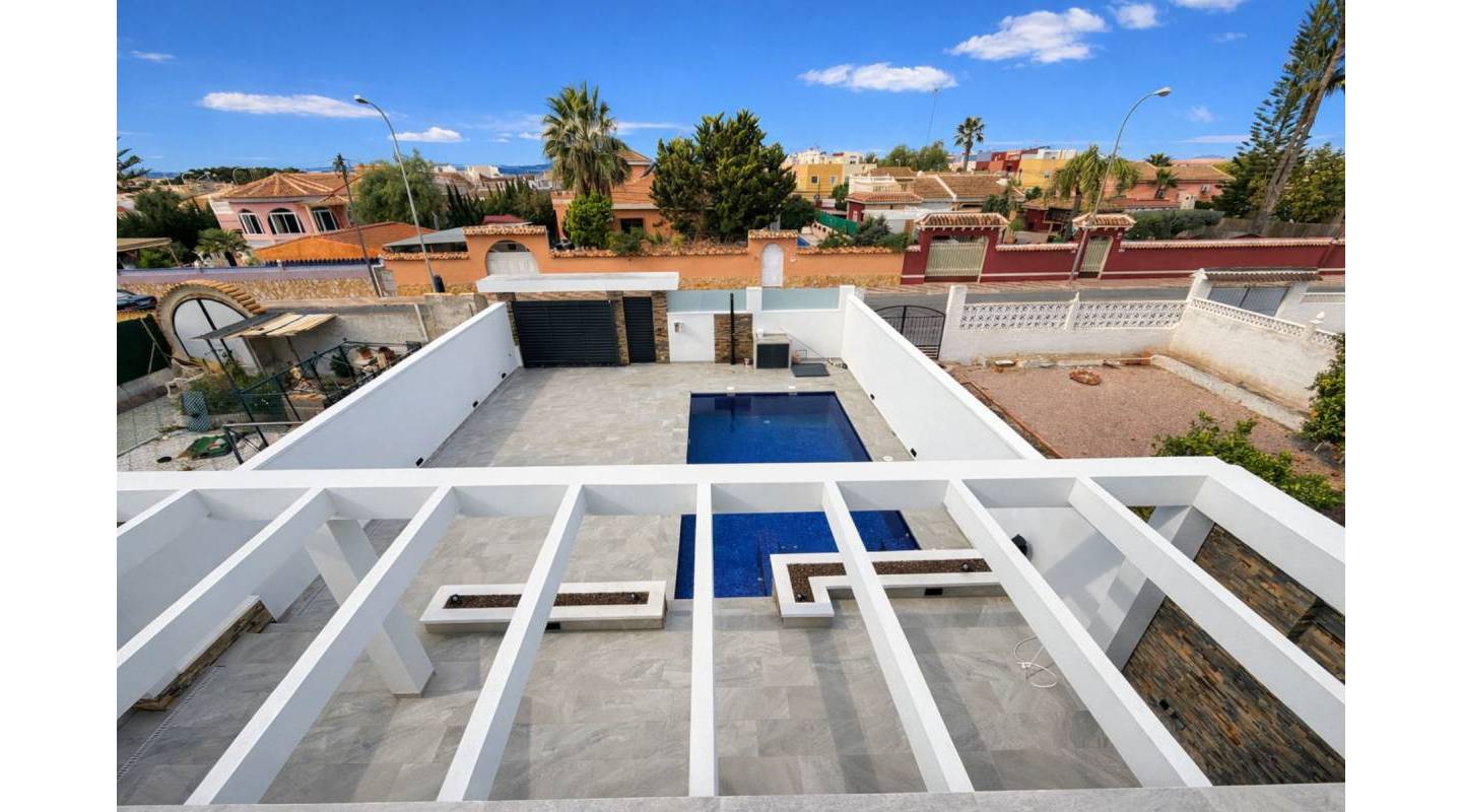 Resale - Villa  - Torrevieja - La Siesta