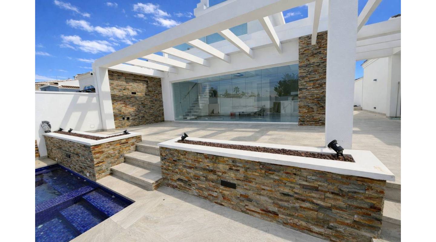 Resale - Villa  - Torrevieja - La Siesta