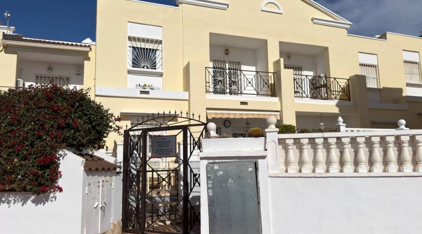 Resale - Townhouse - Ciudad Quesada