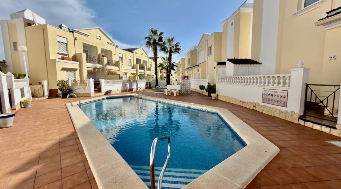 Resale - Townhouse - Ciudad Quesada