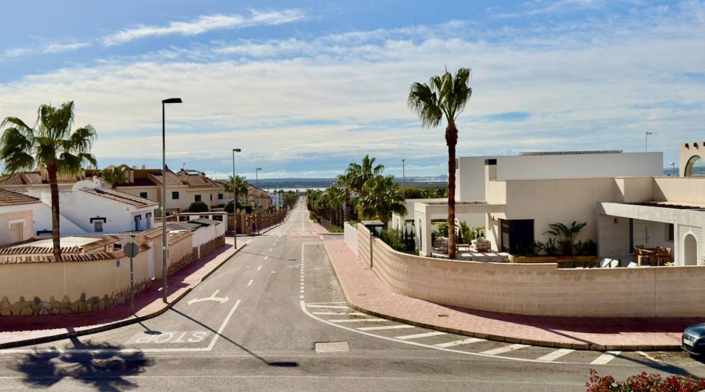 Resale - Townhouse - Ciudad Quesada