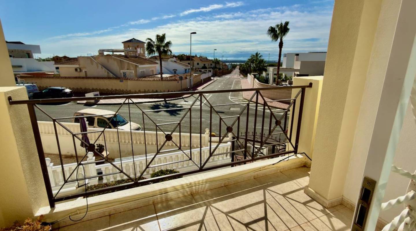 Resale - Townhouse - Ciudad Quesada