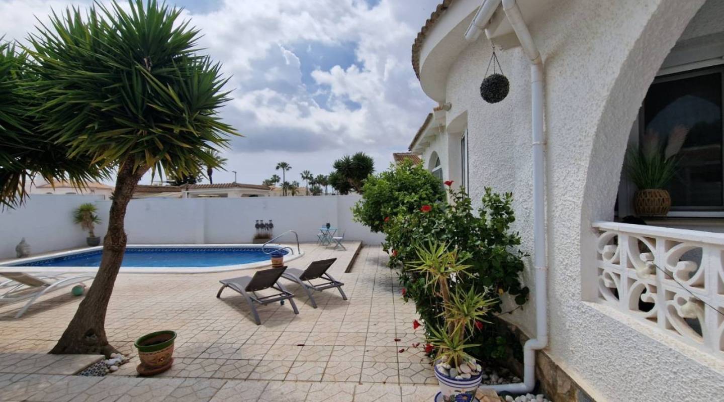 Resale - Villa  - Ciudad Quesada
