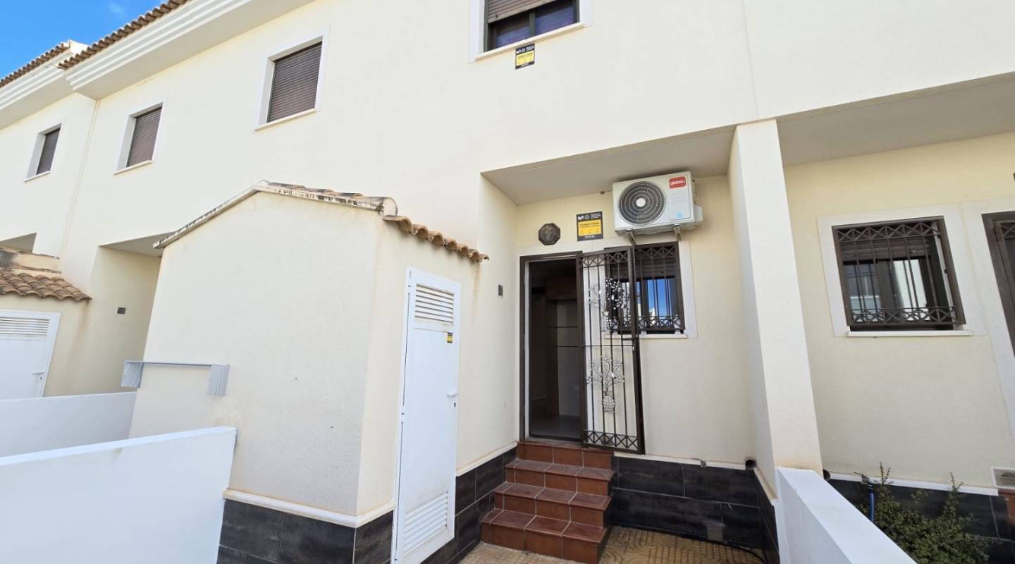 Resale - Townhouse - Ciudad Quesada