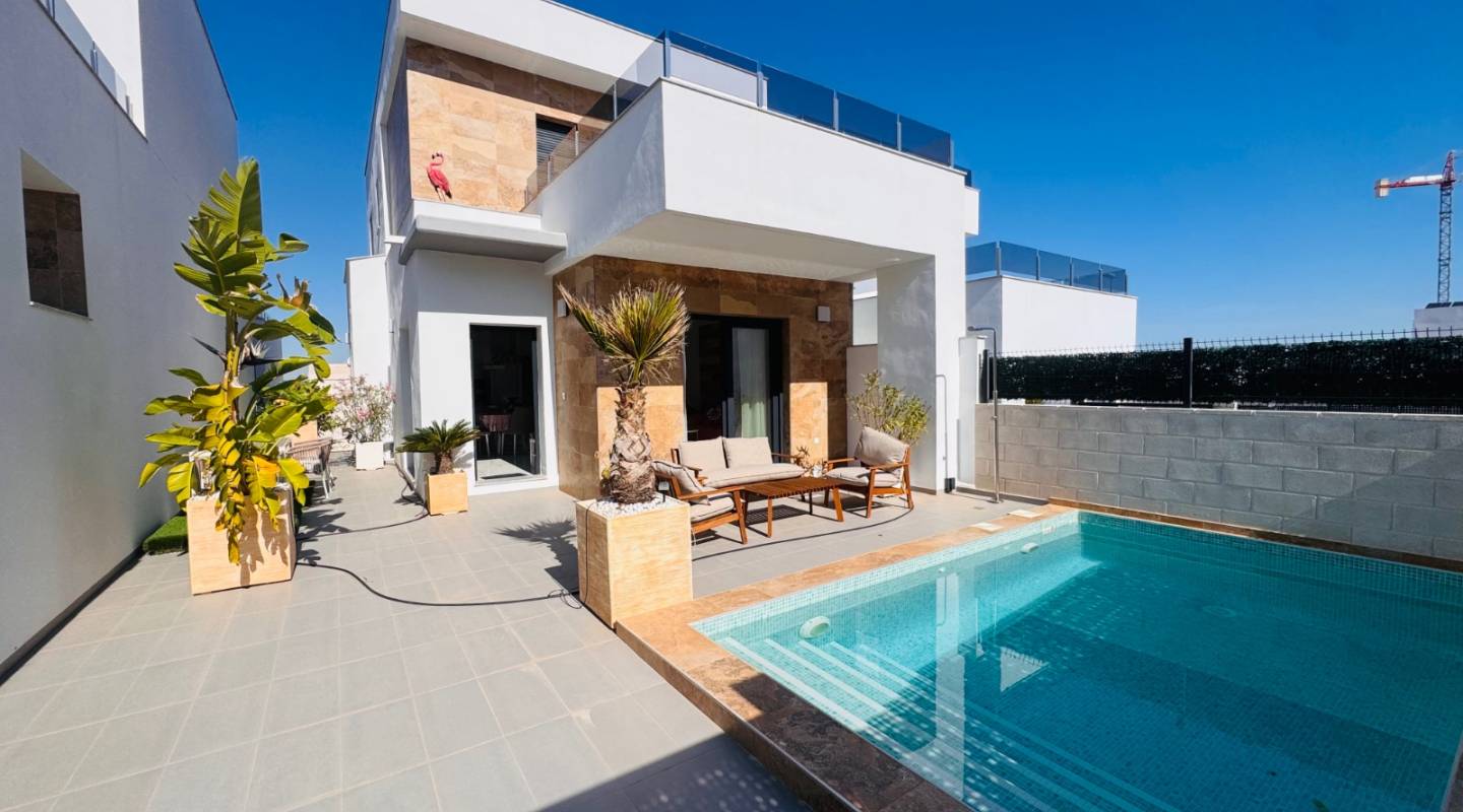 Resale - Villa  - Benijofar - Alicante