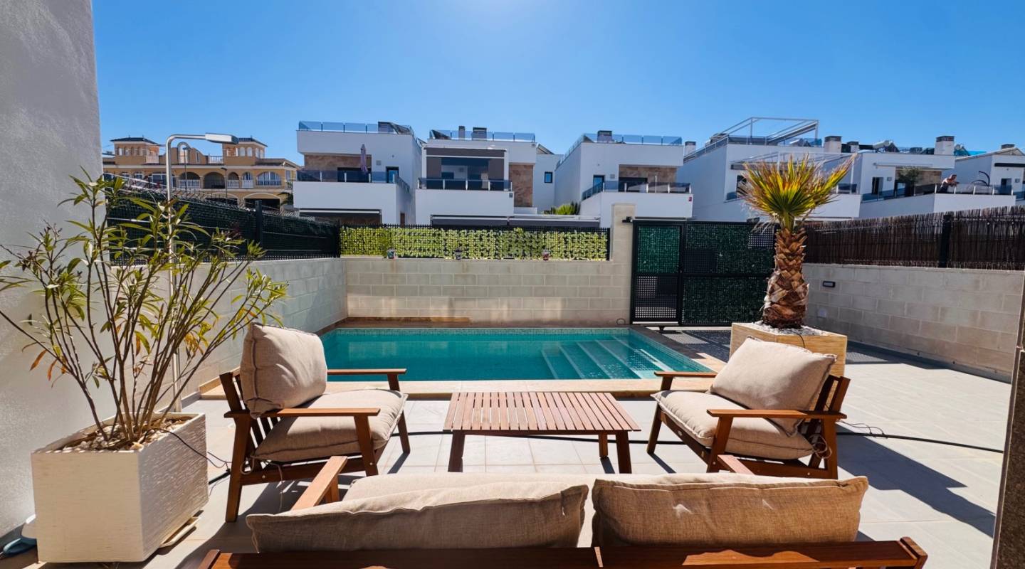 Resale - Villa  - Benijofar - Alicante
