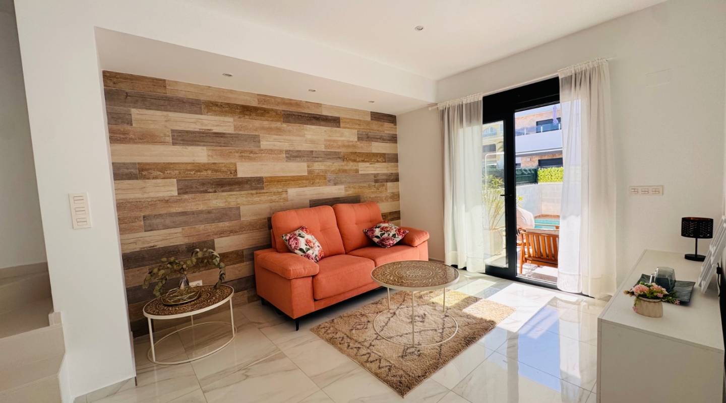 Resale - Villa  - Benijofar - Alicante