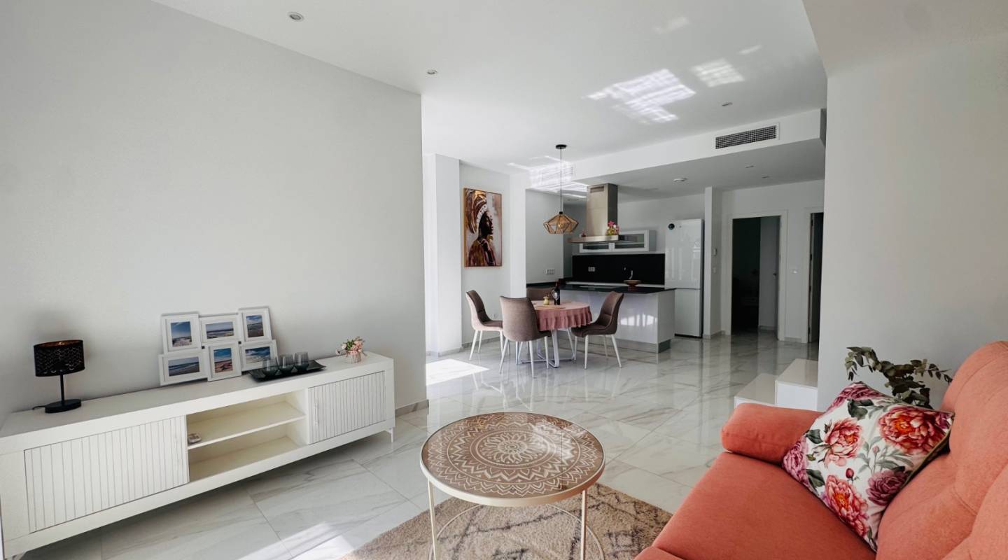 Resale - Villa  - Benijofar - Alicante