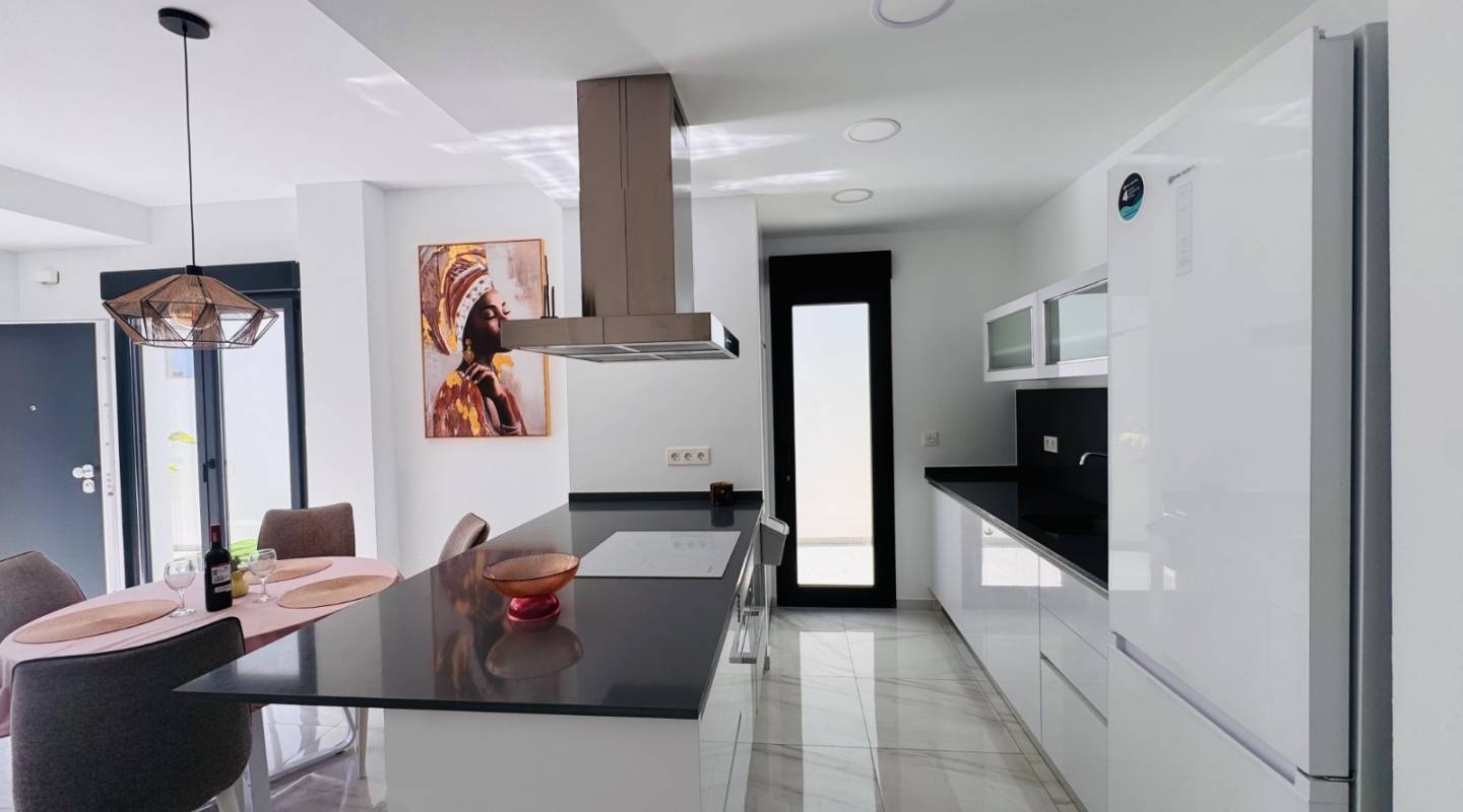 Resale - Villa  - Benijofar - Alicante