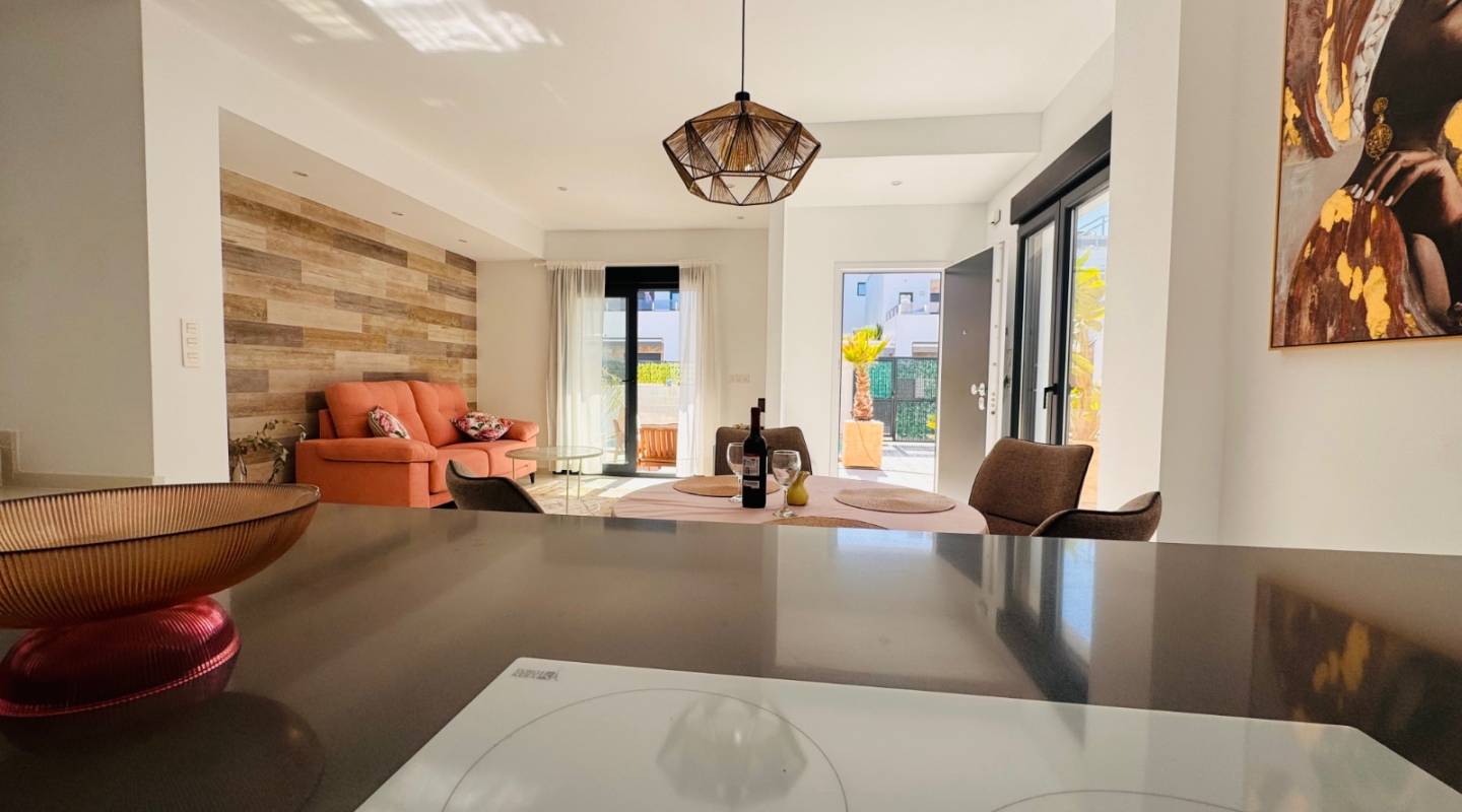 Resale - Villa  - Benijofar - Alicante