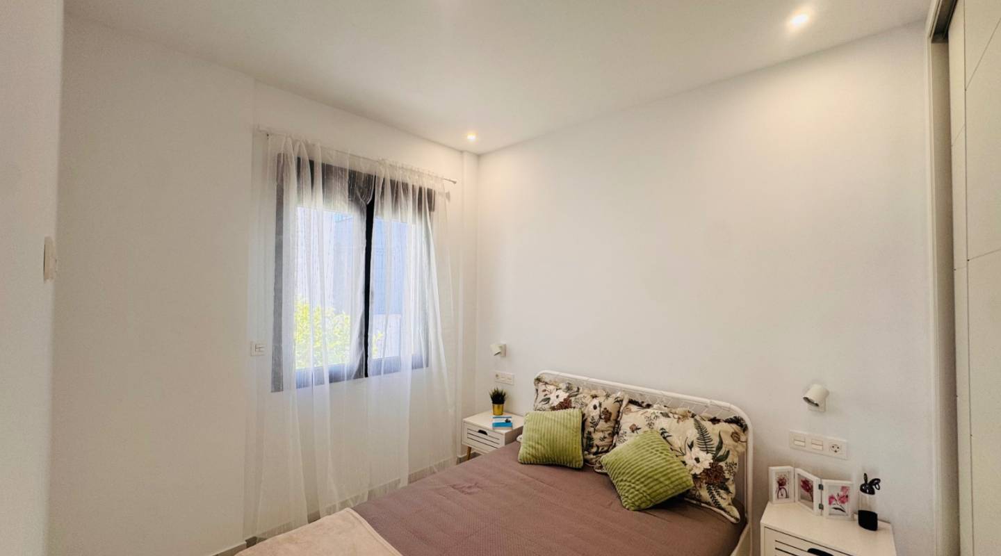 Resale - Villa  - Benijofar - Alicante