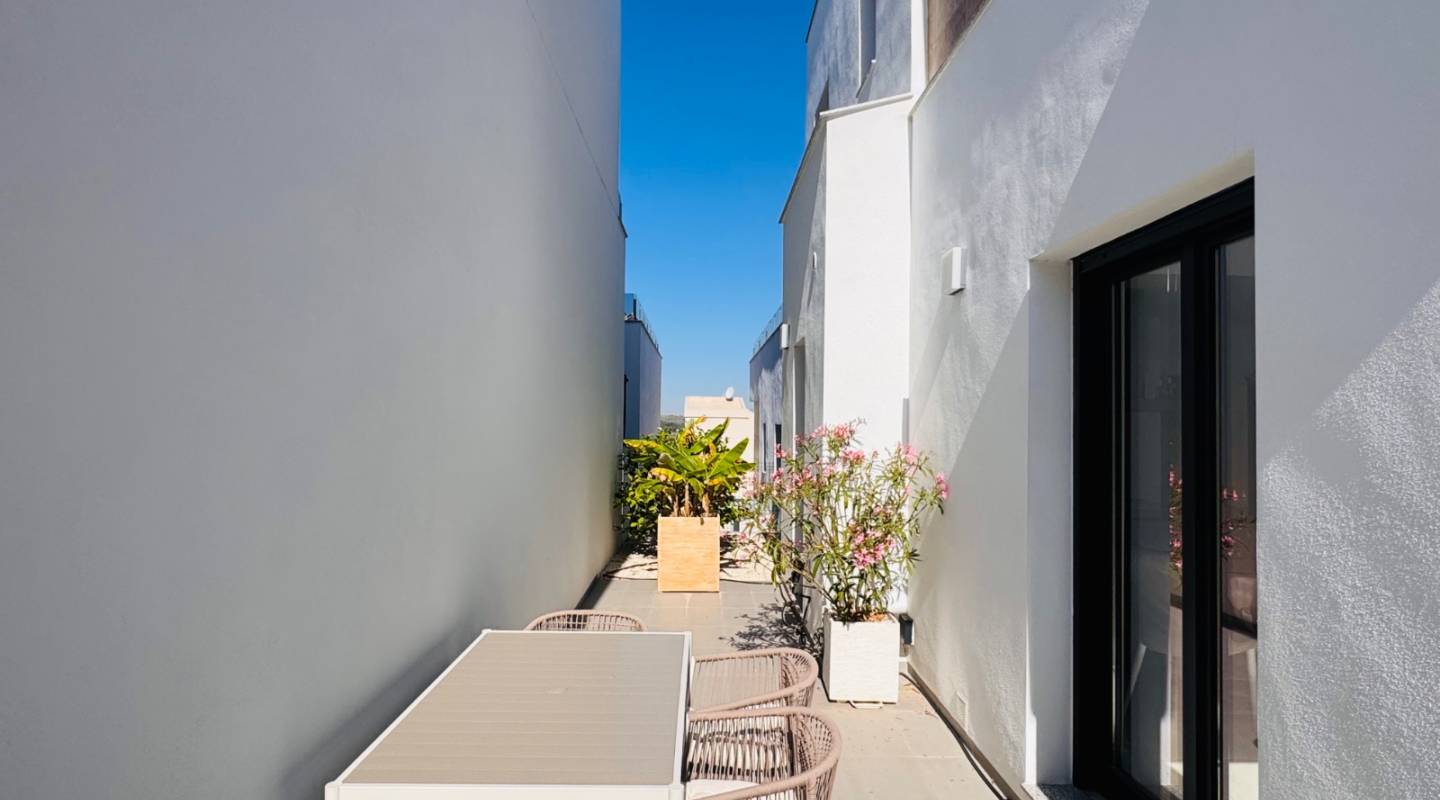 Resale - Villa  - Benijofar - Alicante