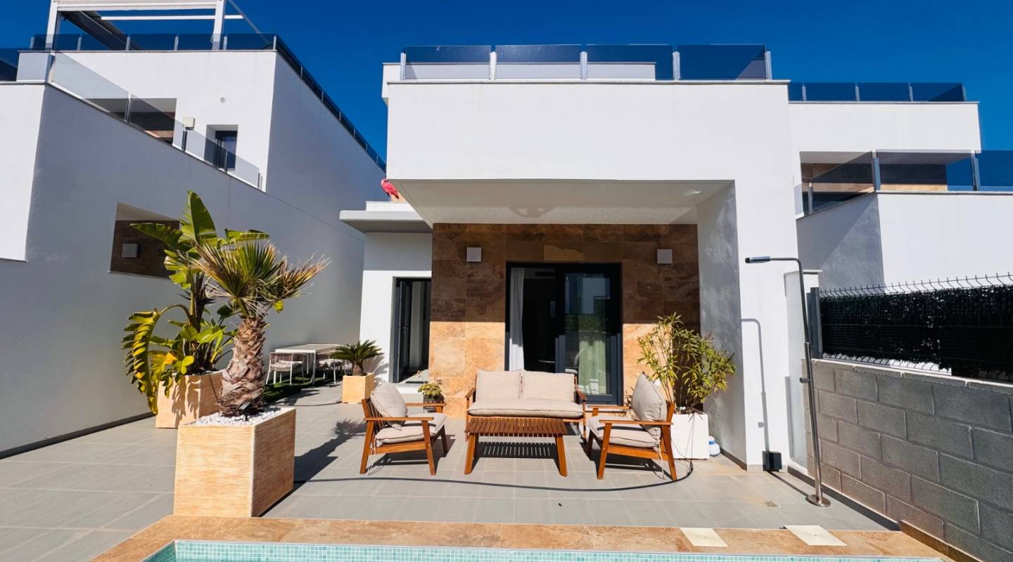 Resale - Villa  - Benijofar - Alicante