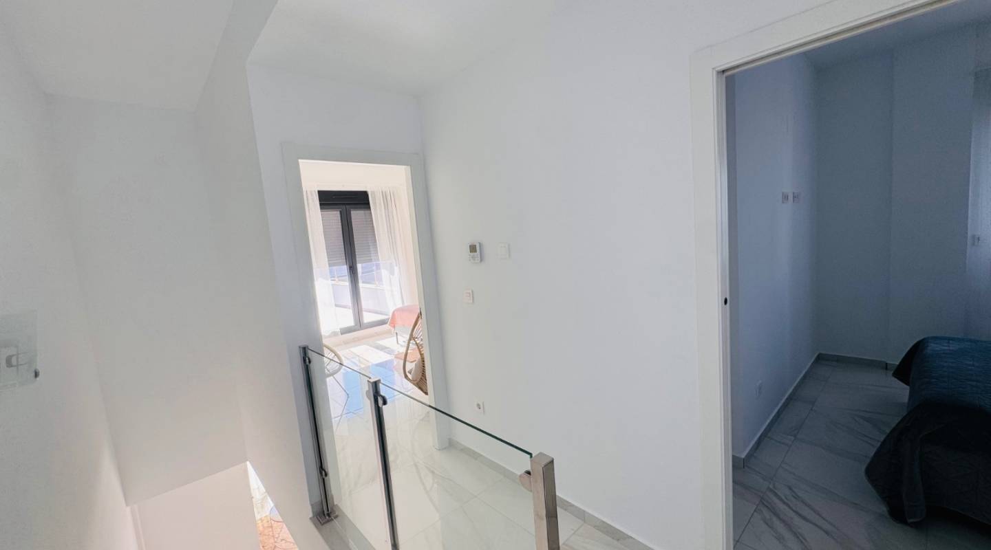 Resale - Villa  - Benijofar - Alicante